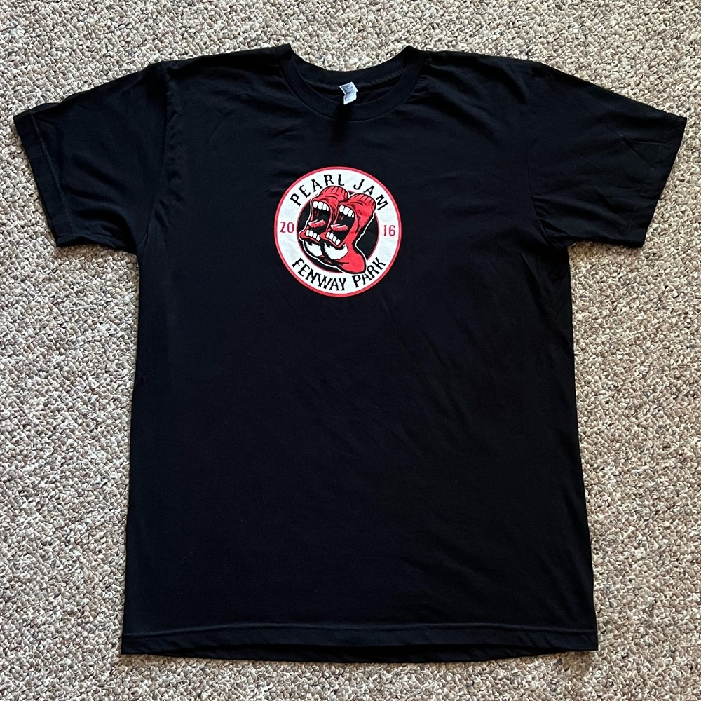 PEARL JAM FENWAY PARK BOSTON CONCERT COLLECTIBLE T- UNISEX SIZE L